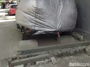 Agus Akan Ratakan Beton Garasi Mobilnya di Jalanan, Atap Belum! Agus Akan Ratakan Beton Garasi Mobilnya di Jalanan, Atap Belum!