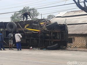 Detik-detik Ngeri Kecelakaan Bus Vs 2 Truk Tewaskan 6 Orang di Pantura Pati
