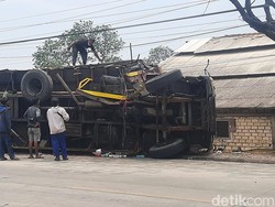 Detik-detik Ngeri Kecelakaan Bus Vs 2 Truk Tewaskan 6 Orang di Pantura Pati