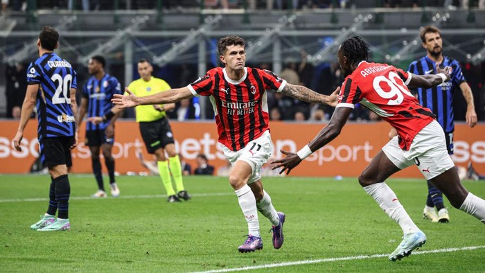 MILAN, ITALY - SEPTEMBER 22: Christian Pulisic of AC Milan celebrates after scoring the opening goal during the Serie A match between FC Internazionale and AC Milan at Stadio Giuseppe Meazza on September 22, 2024 in Milan, Italy. (Photo by Giuseppe Cottini/AC Milan via Getty Images)