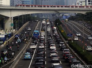 Bahu Jalan Boleh Dilewati, tapi Kalau Ada Kendaraan Ini Harus Dikasih Jalan Bahu Jalan Boleh Dilewati, tapi Kalau Ada Kendaraan Ini Harus Dikasih Jalan