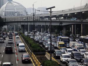 Senin Pagi, Sejumlah Lalin di Tol Arah Jakarta Padat Senin Pagi, Sejumlah Lalin di Tol Arah Jakarta Padat
