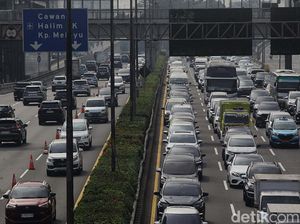 Video: Tol Dalam Kota Macet Sore Ini Jelang Long Weekend Video: Tol Dalam Kota Macet Sore Ini Jelang Long Weekend