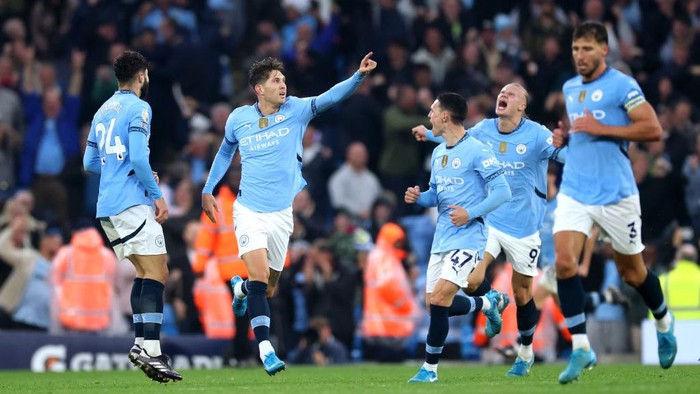 MANCHESTER, ENGLAND - SEPTEMBER 22: John Stones of Manchester City celebrates scoring his teams second goal with teammates during the Premier League match between Manchester City FC and Arsenal FC at Etihad Stadium on September 22, 2024 in Manchester, England. (Photo by Carl Recine/Getty Images)