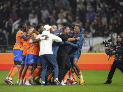 Greenwood Cs Gebrak-gebrak Meja Rayakan Kemenangan Dramatis