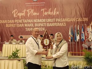 Rekapitulasi Pilkada Banyumas: Sadewo-Lintarti 59,44%, Kotak Kosong 40,56% Rekapitulasi Pilkada Banyumas: Sadewo-Lintarti 59,44%, Kotak Kosong 40,56%