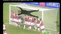 Sampai-sampai Mikel Arteta dibilang ikut memarkir diri di depan gawang the Gunners! Foto: dok. Internet/X (Twitter)