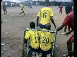 Ini sih parkir pemain sampai gawang penuh sesak! Foto: dok. Internet/X (Twitter)