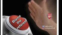Fans Arsenal juga diledek senang sekali menyalahkan wasit jika tim kesayangannya membuang angka. Foto: dok. Internet/X (Twitter)