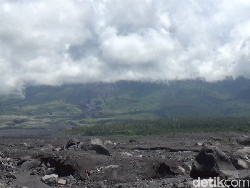 Gunung Semeru 8 Kali Erupsi Pagi Ini