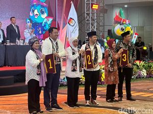 Potret Pengundian Nomor Urut Paslon Pilgub Jatim 2024 Potret Pengundian Nomor Urut Paslon Pilgub Jatim 2024