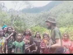 Momen Haru Pembebasan Pilot Susi Air, Warga Gelar Upacara Adat