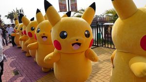 Aksi Pikachu Jalan-jalan ke Jakarta Bikin Gemas