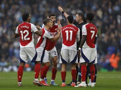 Kejenakaan Arteta Jawab soal Kartu Merah Trossard