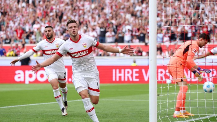 STUTTGART, GERMANY - SEPTEMBER 22: Ermedin Demirovic of VfB Stuttgart celebrates scoring his teams second goal during the Bundesliga match between VfB Stuttgart and Borussia Dortmund at MHPArena on September 22, 2024 in Stuttgart, Germany. (Photo by Alex Grimm/Getty Images)