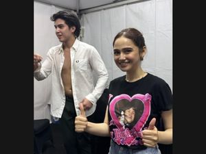 Momen El Rumi dan Syifa Hadju Joget Bareng Nonton Dewa 19, Pecah Banget! Momen El Rumi dan Syifa Hadju Joget Bareng Nonton Dewa 19, Pecah Banget!