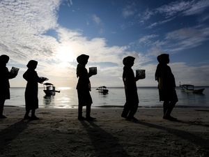 Mengenal Tari Hekulu-Kulu, Tarian Menangkap Ikan Asal Wakatobi Mengenal Tari Hekulu-Kulu, Tarian Menangkap Ikan Asal Wakatobi