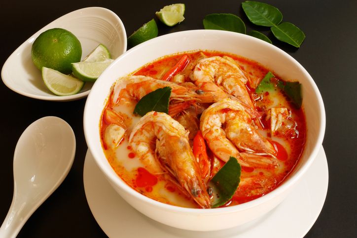 perbedaan tom yum dan tom kha nan merupakan sup unik Thailand.