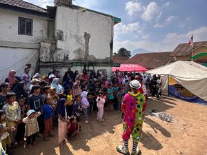 Suntikan Motivasi untuk Korban Gempa Bandung Agar Kembali Bangkit