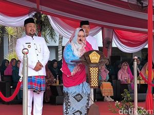 Guyonan Bu Min Soal Pilbup Gresik: Pak Bupati Tidak Mau Ajak Saya Guyonan Bu Min Soal Pilbup Gresik: Pak Bupati Tidak Mau Ajak Saya