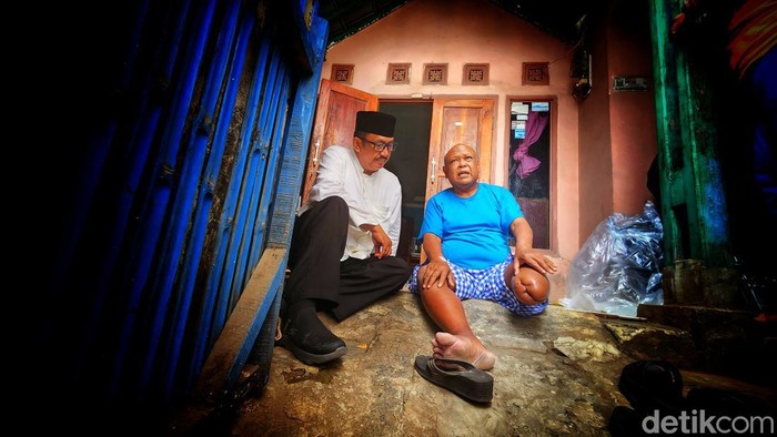 Abd Rohman, seorang kakek berusia 66 tahun asal Desa Margaluyu, Kecamatan Sagaranten, Kabupaten Sukabumi Abd Rohman, seorang kakek berusia 66 tahun asal Desa Margaluyu, Kecamatan Sagaranten, Kabupaten Sukabumi