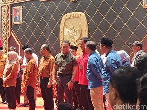 Tawa Akrab Andika-Hendi dan Luthfi-Yasin Saat Deklarasi Damai Pilgub Jateng