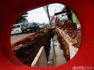 Awas Terperosok, Galian di Cirendeu Tangsel Tanpa Pengaman Awas Terperosok, Galian di Cirendeu Tangsel Tanpa Pengaman