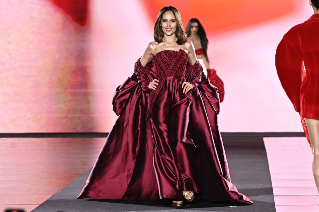 PARIS, FRANCE - SEPTEMBER 23: (EDITORIAL USE ONLY - For Non-Editorial use please seek approval from Fashion House) Cinta Laura Kiehl walks the runway during 