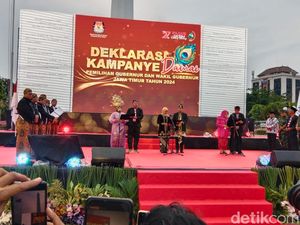 Adu Pantun dan Yel-yel Warnai Deklarasi Kampanye Damai Pilgub Jatim 2024 Adu Pantun dan Yel-yel Warnai Deklarasi Kampanye Damai Pilgub Jatim 2024