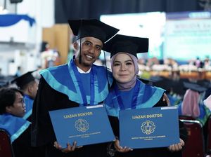Pasutri Dosen Ini Lulus S3 Bareng di ITS, Perkenalkan Egi dan Raja Pasutri Dosen Ini Lulus S3 Bareng di ITS, Perkenalkan Egi dan Raja