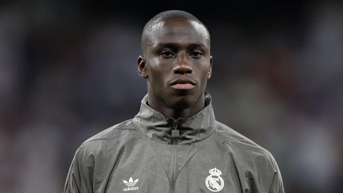 MADRID, SPAIN - SEPTEMBER 17: Ferland Mendy of Real Madrid CF looks on during the match ceremony prior to start the UEFA Champions League 2024/25 League Phase MD1 match between Real Madrid C.F. and VfB Stuttgart at Estadio Santiago Bernabeu on September 17, 2024 in Madrid, Spain. (Photo by Gonzalo Arroyo - UEFA/UEFA via Getty Images)