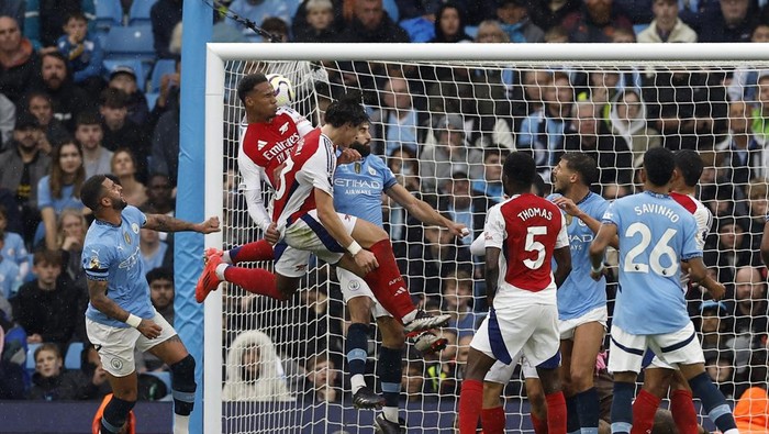 Soccer Football - Premier League - Manchester City v Arsenal - Etihad Stadium, Manchester, Britain - September 22, 2024 Arsenals Gabriel Magalhaes celebrates scoring their second goal Action Images via Reuters/Jason Cairnduff EDITORIAL USE ONLY. NO USE WITH UNAUTHORIZED AUDIO, VIDEO, DATA, FIXTURE LISTS, CLUB/LEAGUE LOGOS OR LIVE SERVICES. ONLINE IN-MATCH USE LIMITED TO 120 IMAGES, NO VIDEO EMULATION. NO USE IN BETTING, GAMES OR SINGLE CLUB/LEAGUE/PLAYER PUBLICATIONS. PLEASE CONTACT YOUR ACCOUNT REPRESENTATIVE FOR FURTHER DETAILS..