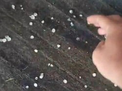 Jombang Dilanda Hujan Es, Satu Rumah Warga Rusak