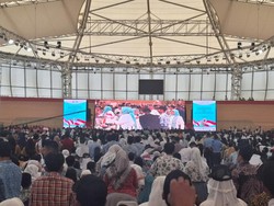 Iriana Bagi Tablet-Sepeda di Penyuluhan Antinarkoba, Siswa Berebut Maju