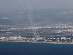 Pertama Kali Rudal Hizbullah Capai Tel Aviv, Tapi Ditembak Jatuh
