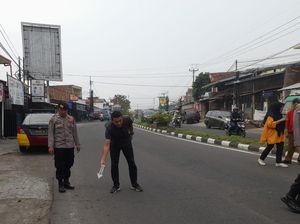 Geger Bayi Dibuang di Pinggir Jalan Raya Garut Geger Bayi Dibuang di Pinggir Jalan Raya Garut