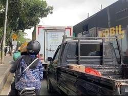 Ada Demo di DPR, Lalin di Jl Gatot Subroto Arah Gerbang Pemuda Macet