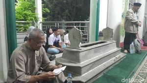 Potret Makam Syekh Abdurrahman di Karawang yang Selalu Dipadati Peziarah