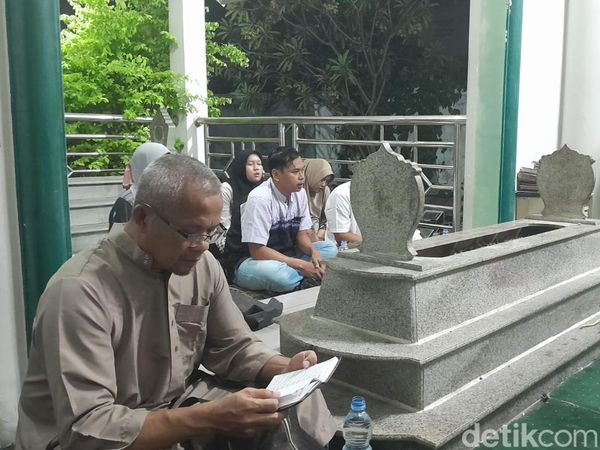 Potret Makam Syekh Abdurrahman di Karawang yang Selalu Dipadati Peziarah