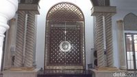 Potret Masjid Agung Karawang, Perpaduan Arsitektur Timur Tengah dan Sunda