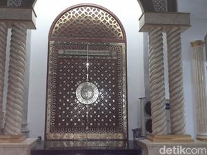 Masjid Agung Karawang Padukan Arsitektur Timur Tengah dan Budaya Sunda Masjid Agung Karawang Padukan Arsitektur Timur Tengah dan Budaya Sunda