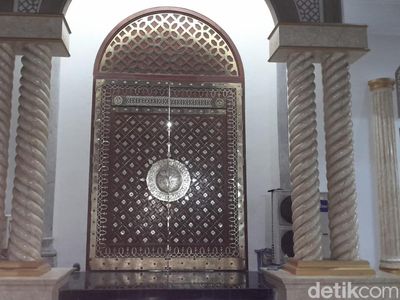 Potret Masjid Agung Karawang, Perpaduan Arsitektur Timur Tengah dan Sunda