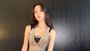 7 Gaya Seksi Moon Ga Young di Milan Fashion Week 2024 Pakai Gaun Kristal