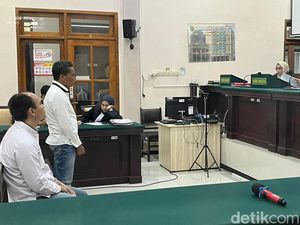 Pedagang-Pengepul Sisik Trenggiling di Mojokerto Divonis 6-7 Bulan Bui Pedagang-Pengepul Sisik Trenggiling di Mojokerto Divonis 6-7 Bulan Bui