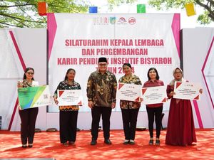 Mas Dhito Salurkan Insentif Bisyaroh ke 9.000 Guru Keagamaan di 2024 Mas Dhito Salurkan Insentif Bisyaroh ke 9.000 Guru Keagamaan di 2024