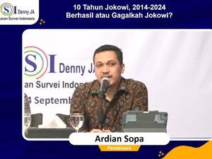 LSI Denny JA Beri 7 Rapor 10 Tahun Jokowi: Ada Merah, Biru dan Netral LSI Denny JA Beri 7 Rapor 10 Tahun Jokowi: Ada Merah, Biru dan Netral
