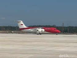 Lancar! Pesawat Kepresidenan Ditumpangi Jokowi Mendarat Perdana di IKN