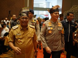 Pj Gubernur Puji Polda Riau Kumpulkan 43 Paslon Cakada Deklarasi Pilkada Damai