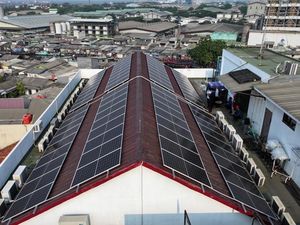 Pemanfaatan PLTS Atap untuk Tanggulangi Dampak Perubahan Iklim di Jakarta