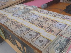 Polisi Bongkar Pabrik Percetakan Dolar-Rupiah Palsu, 4 Orang Diciduk
